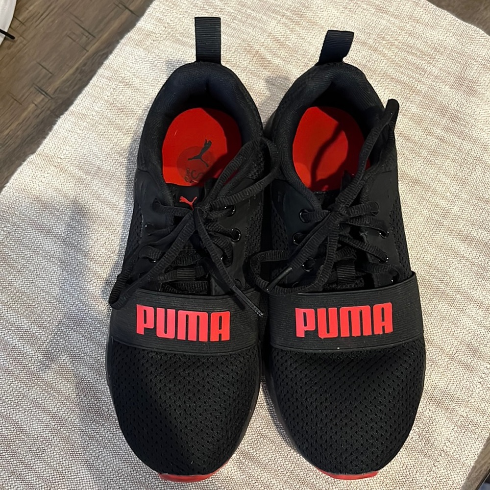 Black Pumas Boys Size 3